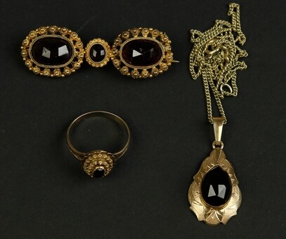 A collection of garnet jewellery: a 14k ring, brooche and...