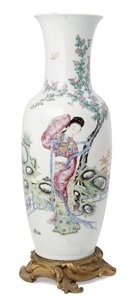 A large Chinese porcelain famille rose baluster...