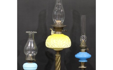 A late Victorian/Edwardian table oil lamp, Duplex burner, mo...