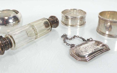 A metalware mounted double ended scent bottle, l. 10 cm,...