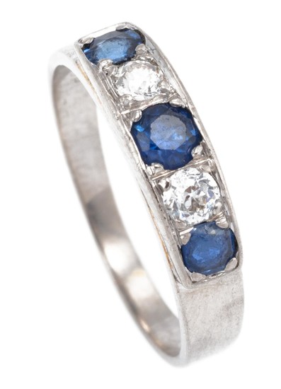 AN 18CT WHITE GOLD SAPPHIRE AND DIAMOND RING; tapered band set across the top with 2 Old European cut diamonds totalling approx. 0.2...