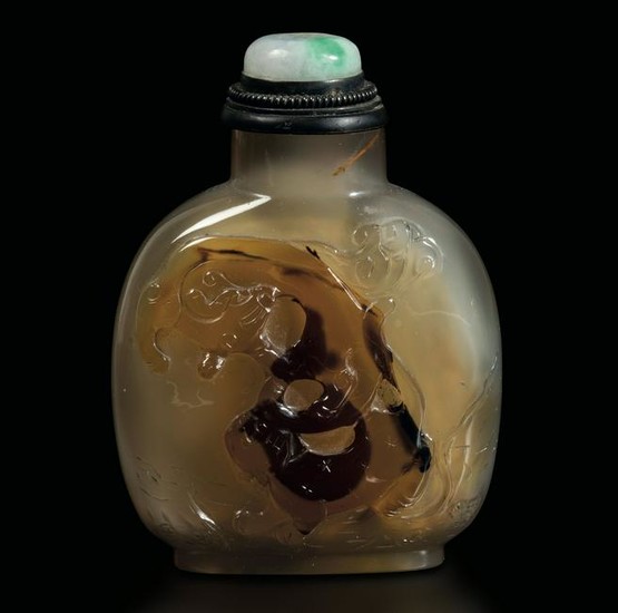 An agate snuff bottle, China, Qing Dynasty, 1800s