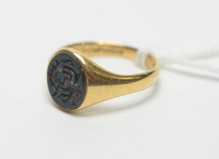 An antique 18ct gold and bloodstone signet ring