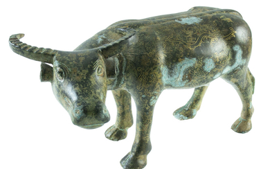Asia / Asiatica - Patinated bronze water buffalo with Chinese characters, Qianlong marked, 20th century - L. 42 cm