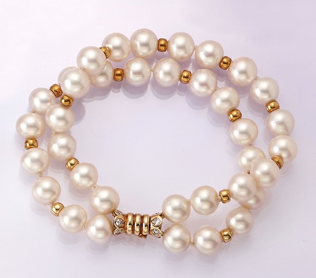 Bracelet with cultured pearls and diamonds ,creamcoloured...