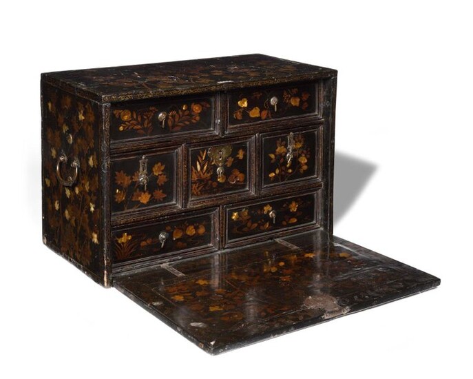Cabinet in Namban lacquer decorated with flower scrolls, opening to a flap revealing seven drawers, with side handles. 17th century. H: 43 cm, W: 63 cm, D: 33 cm (accidents and restorations)