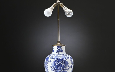 Chine XVIIIe siècle, Vase balustre en porcelaine... - Lot 90 - Richard Maison de ventes