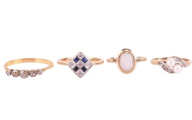 Four gem-set rings comprising an 18ct gold sapphire and diamond ring, size O, a 9ct gold cultured pe