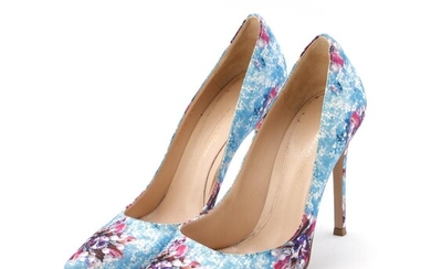 SOLD. Gianvtio Rossi: A pair of stilettos of blue and pink satin with pointed toes, thin heel and beige leather inside. Size 36 ½. – Bruun Rasmussen Auctioneers of Fine Art