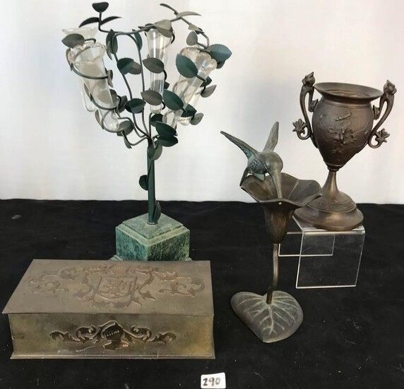 Group of 19th and 20th Century Decorative Objects