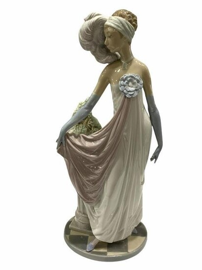 Lladro Porcelain Art Deco Lady Figure
