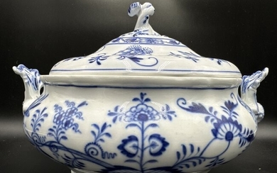 Meissen blue and white covered tureen