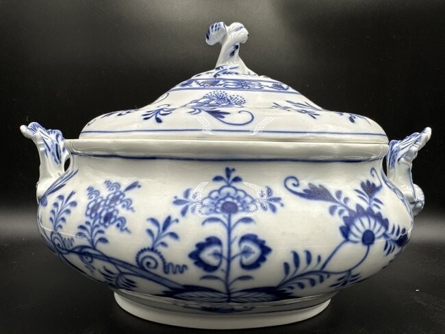 Meissen blue and white covered tureen