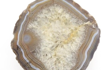 Natural History / Geology Interest: A polished agate and quartz hardstone specimen geode. Approx. 5