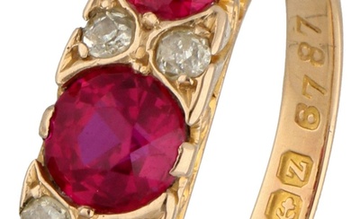 No Reserve - 18K Yellow gold vintage ring with diamond and synthetic rubies.