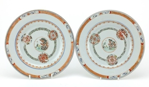 Pair of Chinese porcelain plates, each hand painted with a c...
