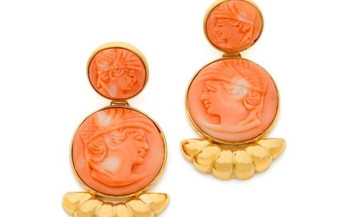 Pair of earrings in 18k yellow gold (750‰) adorned with coral cameos, double-sided, with