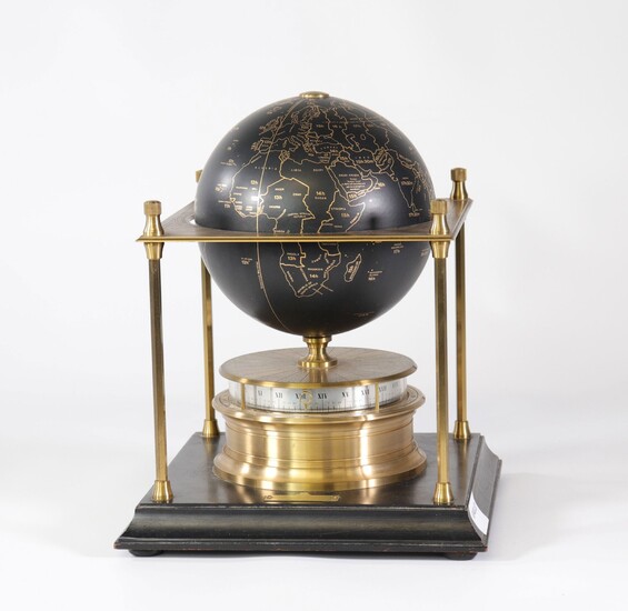 Pendule "Globe terrestre" The Royal Geographical Society Suisse, cadran annulaire tournant