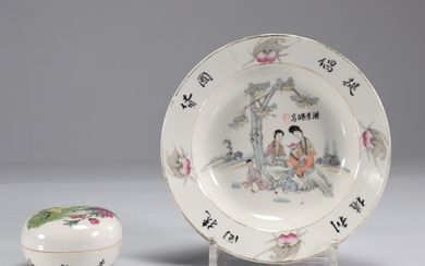 Porcelaines (2) assiette et boite en porcelaine vers 1900 Poids: 460 g Région: Chine Dimensions:...