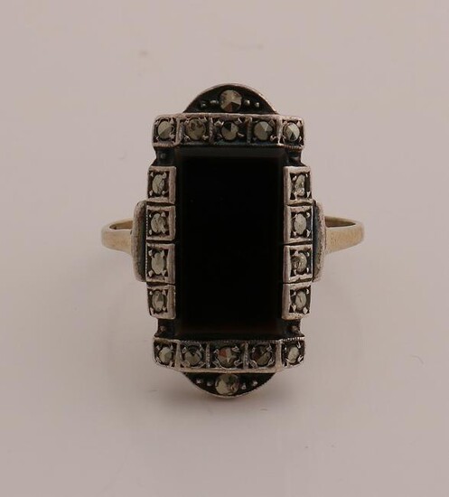 Ring, 333/000, with marquise and onyx. Ring Art decor