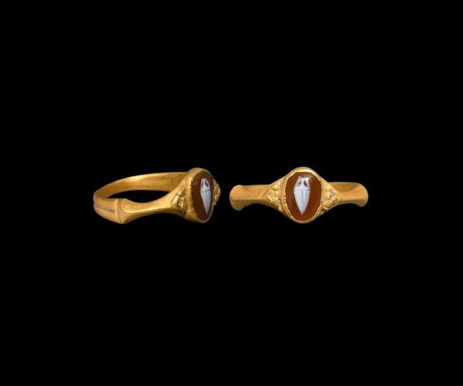Roman Gold Ring with Amphora Gemstone