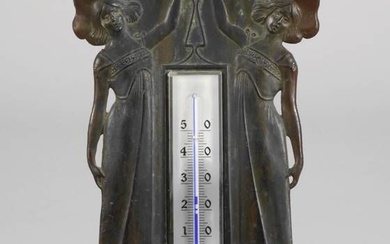 Thermomètre de table Art Nouveau vers 1905, modèle incurvé en métal coulé bronzé, l'échelle en...