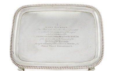 Un plateau de présentation en argent de George III, par William Eaton, Londres 1816, de...