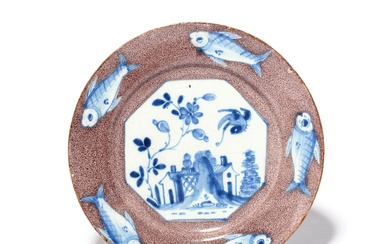 Une assiette en faïence, vers 1750, le puits peint en bleu avec un panneau octogonal...