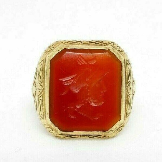 VICTORIAN 14K Yellow Gold Carved Carnelian Signet Ring