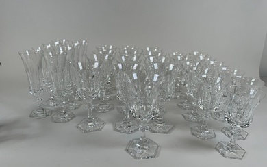 VILLEROY & BOCH. Partie de service de verre en cristal de forme hexagonale comprenant :...
