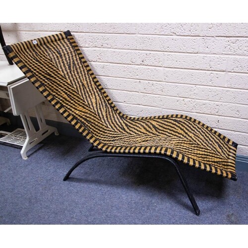 WOVEN , METAL FRAME DAY BED