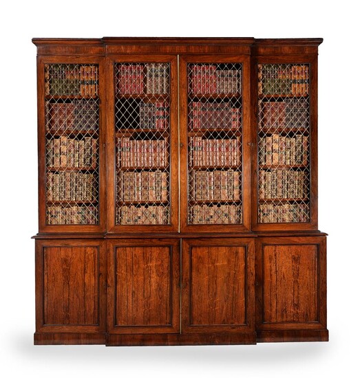 Y A REGENCY ROSEWOOD AND BRASS MOUNTED BREAKFRONT LIBRARY BOOKCASE, CIRCA 1815