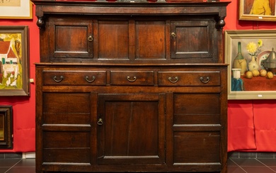 Zeventiende/achttiende eeuwse Engelse zogenaamde "Court Cupboard" met zeer mooie patine en met...