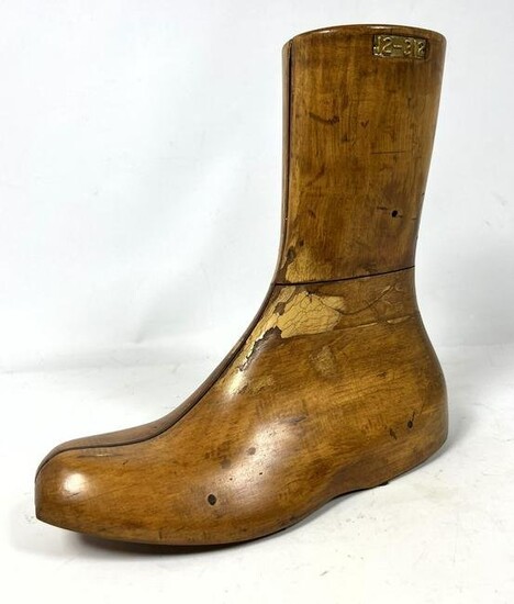 12-312 Vintage Wooden Shoe Mold.