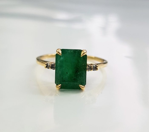 14 kt. Yellow gold - Ring - 2.30 ct Emerald - Diamonds