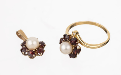 18 kt gold garnet-brilliant-pearl-ring , YG 750/000, ring head blossom...