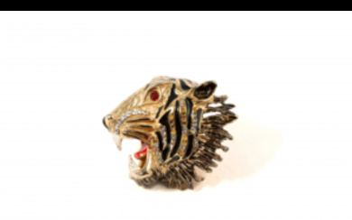 BIJOUX CASCIO Tiger's head gilt-metal, enamel and rhinestone brooch...