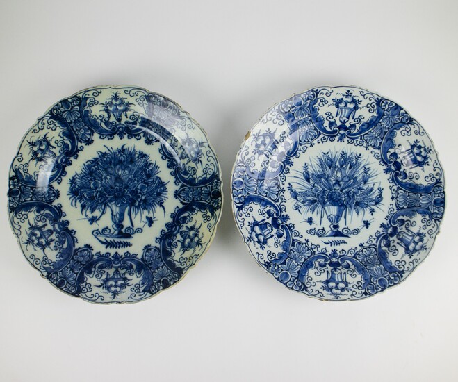 2 Delft plates with fine floral decor 17/18th century