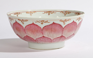 3387791. A CHINESE EXPORT PORCELAIN LOTUS BOWL, QING DYNASTY.