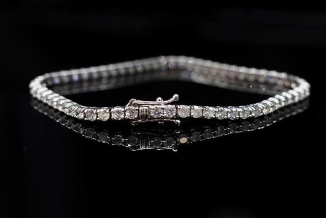 4.50ct diamond and 14ct white gold tennis bracelet marked 14...