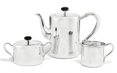 Kay Bojesen: Sterling silver coffee set with ebony finials. Coffeepot with bone spacers. (3)