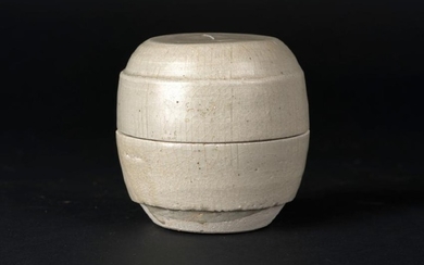 Arte Cinese A proto porcelain glazed round box China