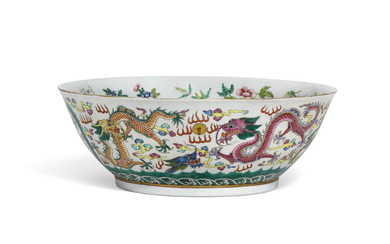 A LARGE FAMILLE ROSE 'DRAGON' BOWL, GUANGXU SIX-CHARACTER MARK IN IRON-RED AND OF THE PERIOD (1875-1908)