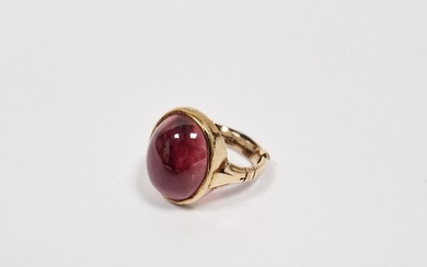 9ct gold and cabochon garnet ring set single oval polished s...