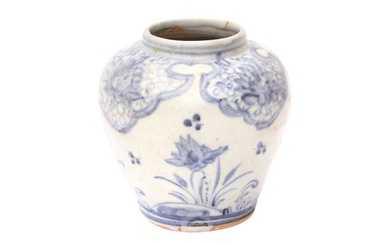 A CHINESE BLUE AND WHITE 'LOTUS' JAR 明 青花蓮紋罐