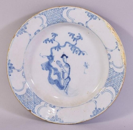 A CHINESE BLUE AND WHITE PORCELAIN PLATE, painted