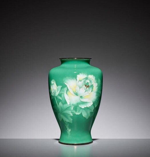 A CLOISONNÃ‰ ENAMEL VASE, ATTRIBUTED TO ANDO JUBEI