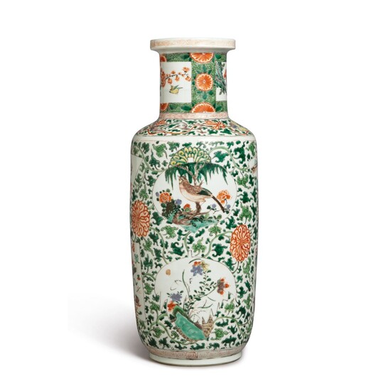 A FAMILLE-VERTE ROULEAU VASE, QING DYNASTY, KANGXI PERIOD