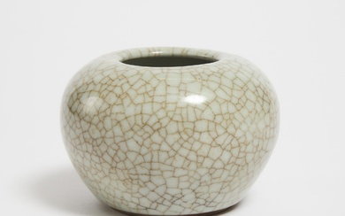 A Ge-Type Crackle-Glazed Water Pot, 19th Century
