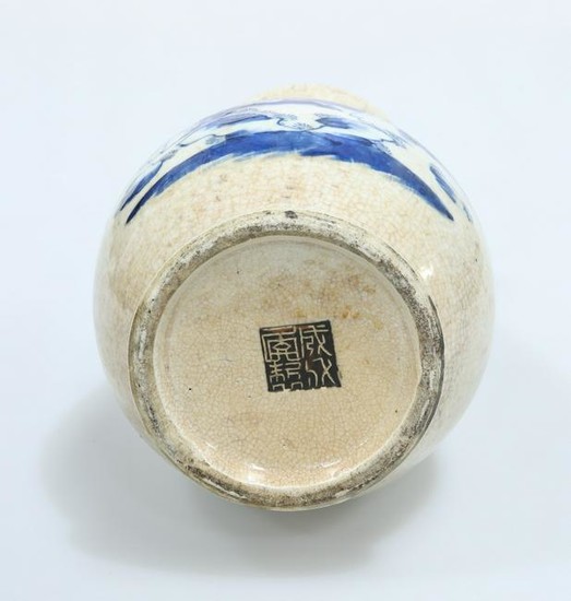 A LARGE CHINESE BLUE AND WHITE VASE, decorated to the